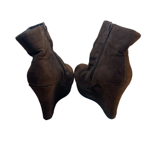 Bamboo Caesar Brown Suede Zip Up Wedge Booties Size 7 - Picture 5 of 9
